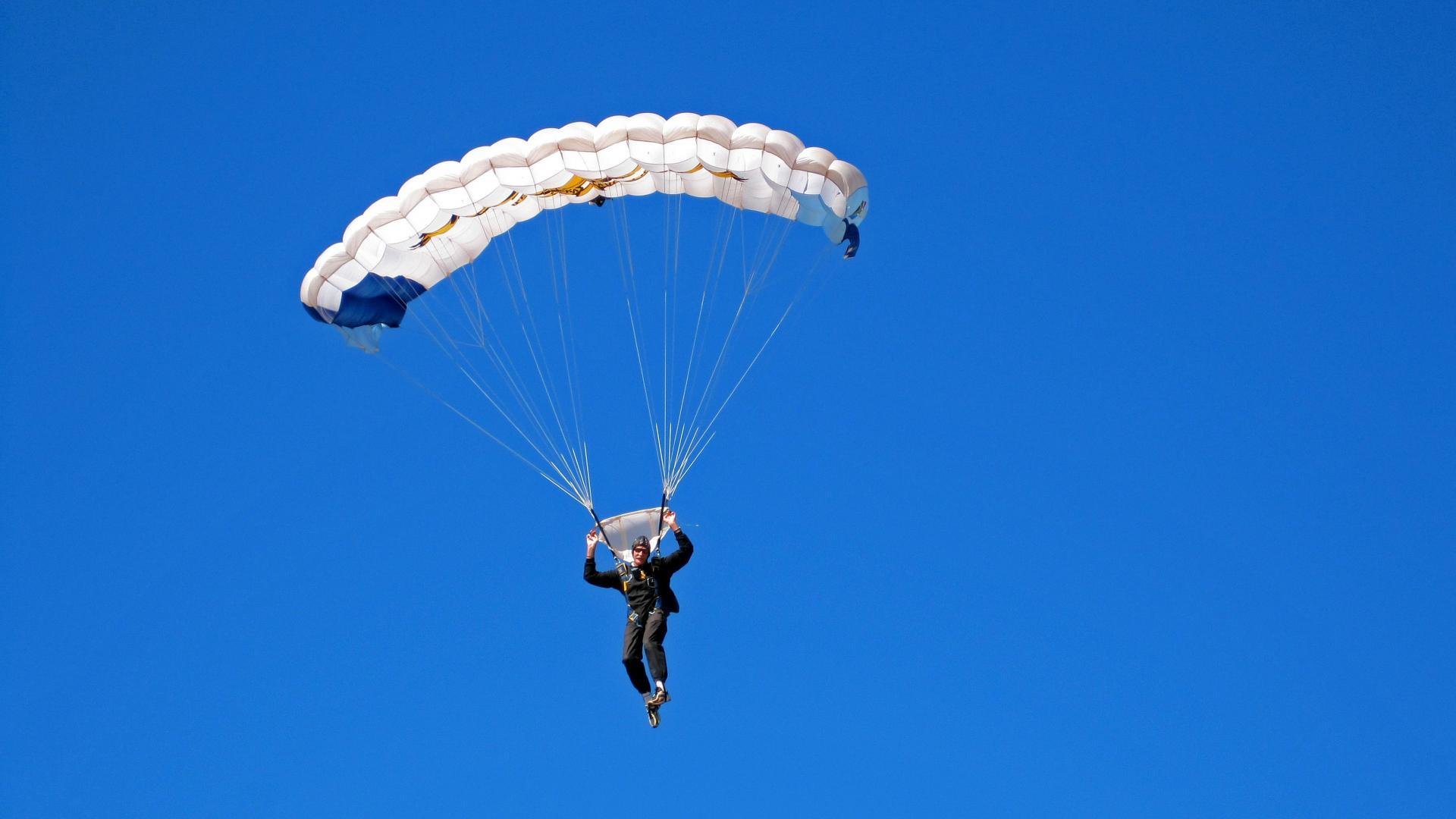 卡马文加换挡启示录，当足球逆转与F1接管揭示竞技本质