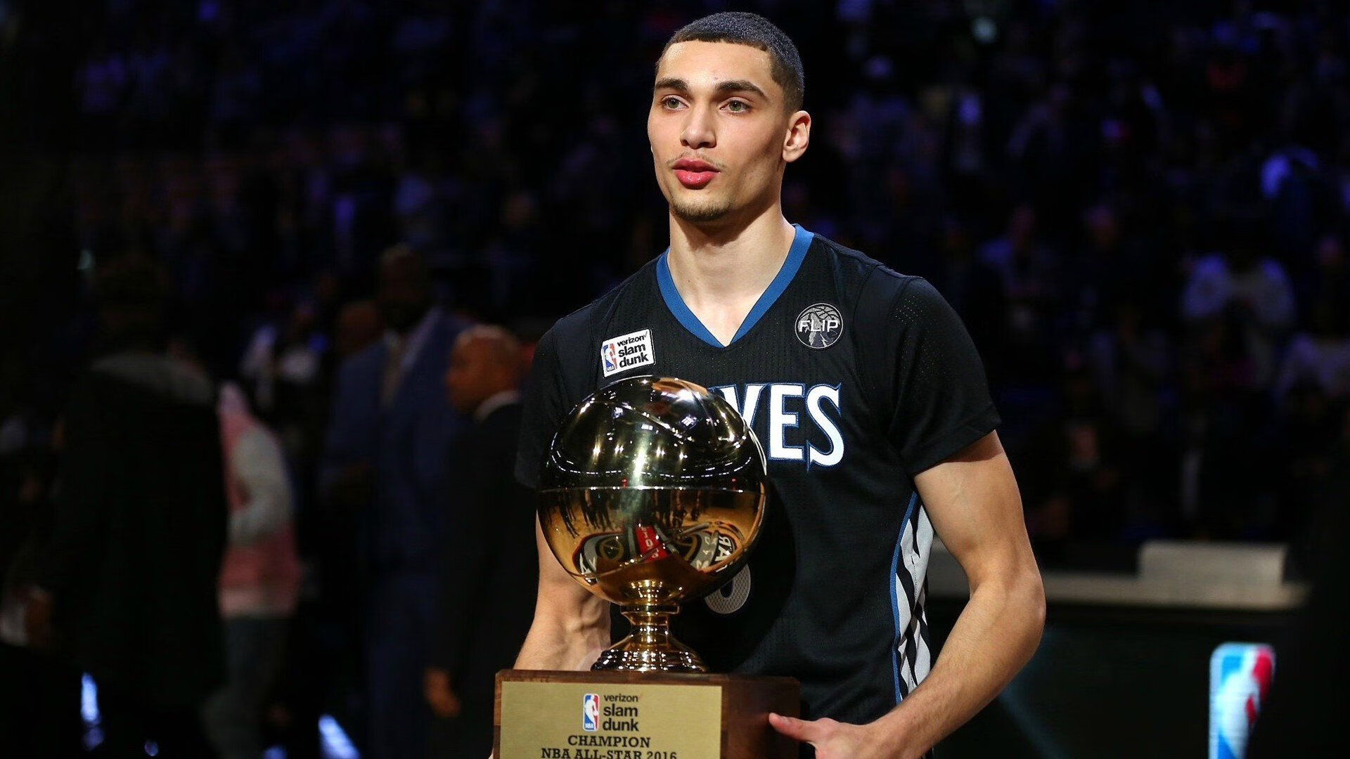 浓眉致命一击！湖人绝境逢生，鹈鹕功亏一篑