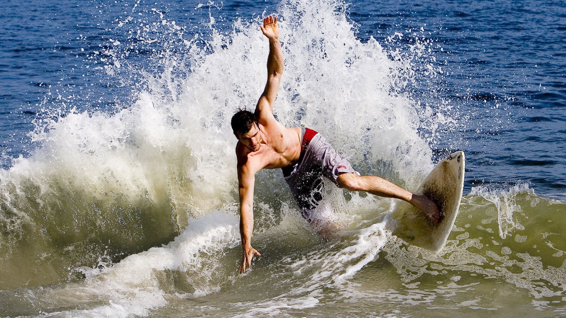 欧冠淘汰赛之夜，霍勒迪用防守，为胜利写下最古老的注脚