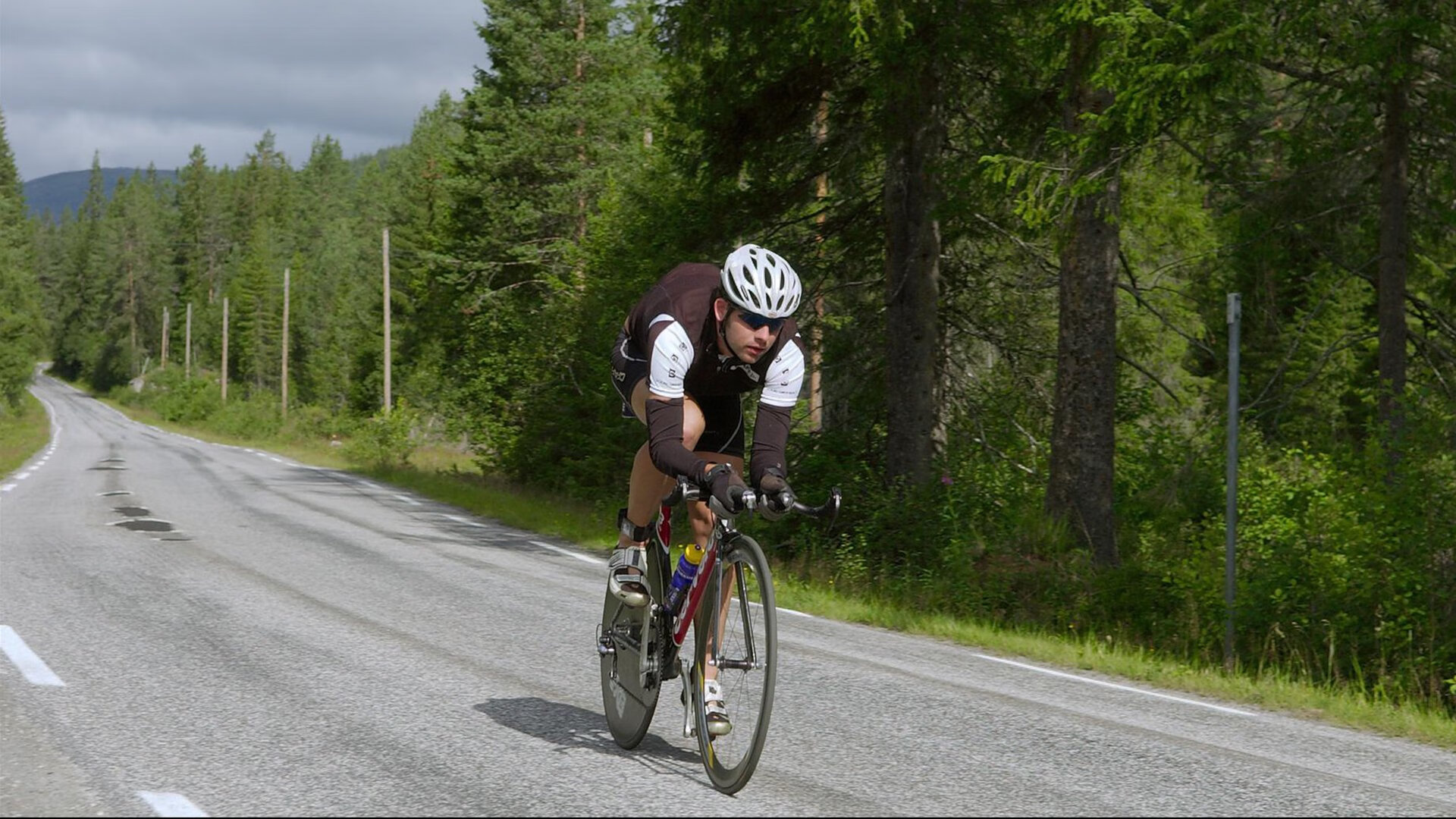教科书般的统治，伦纳德领衔马刺火力全面压制勇士