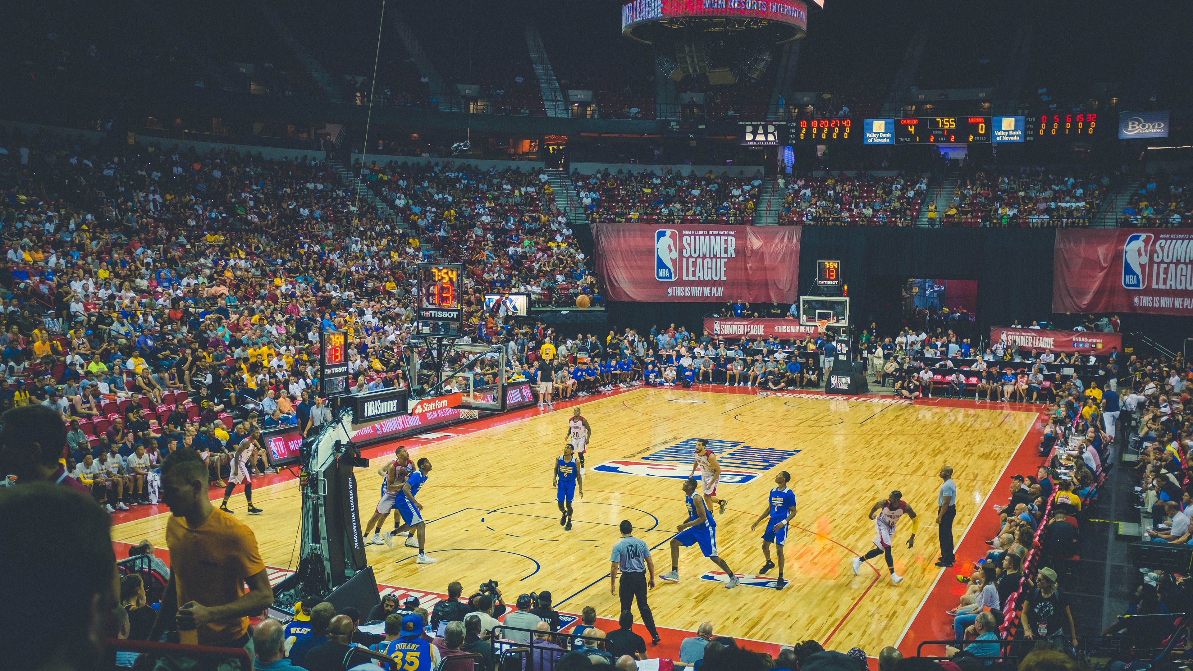 开云体育登录-上海队战术压制灰熊，浓眉主宰比赛走向，当东方智慧撕碎孟菲斯防线