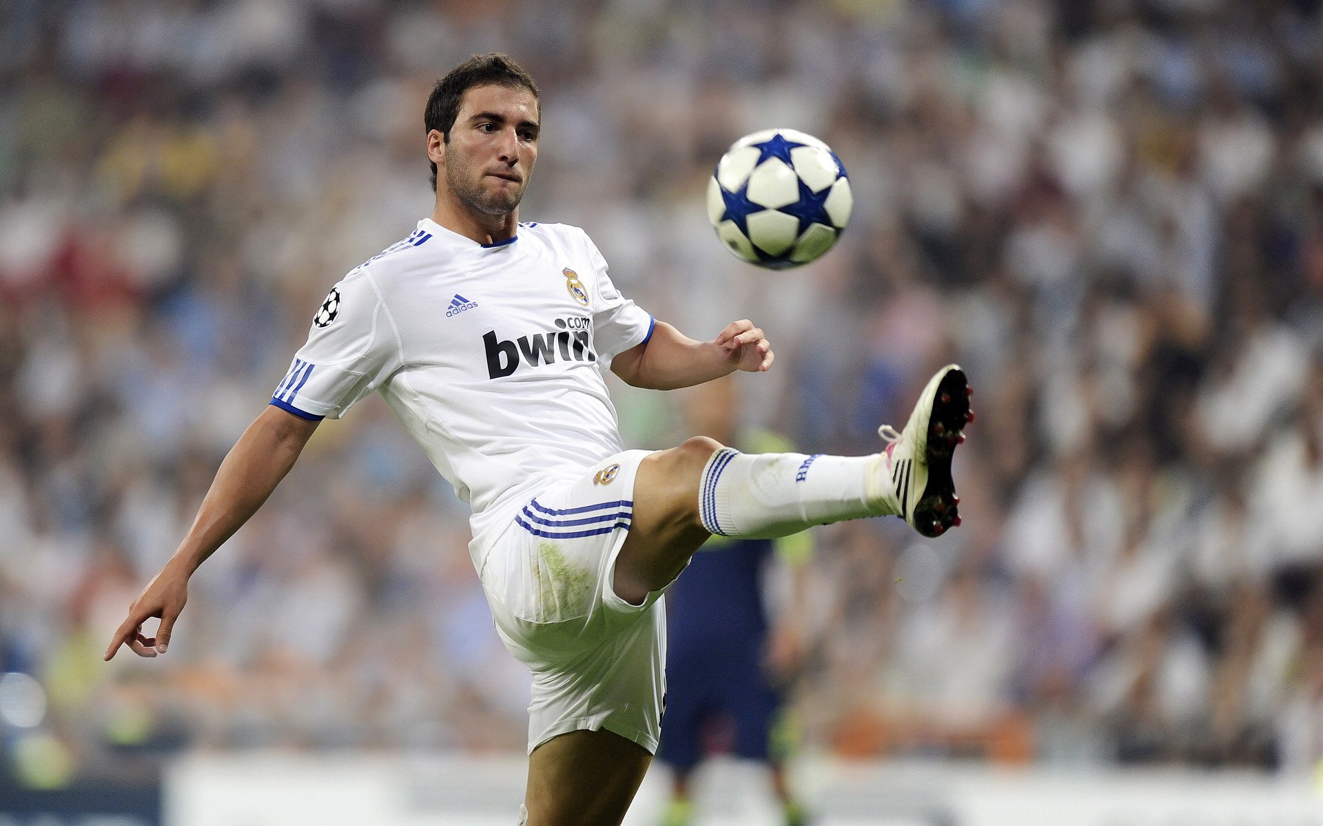 篮网血拼火箭，欧文在F1新赛季揭幕战接管比赛